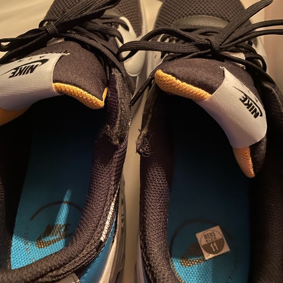 Nike shoes - Picture 4 of 8